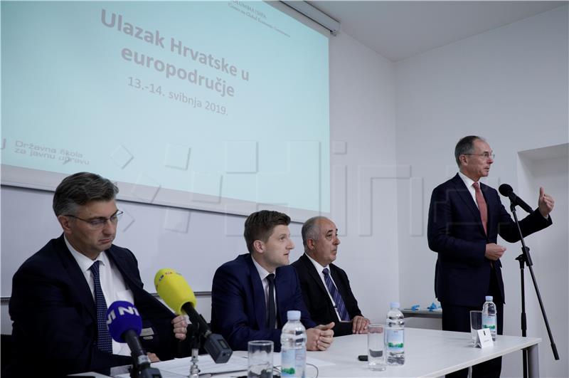 Premijer Plenković uručio certifikate polaznicima radionice na temu europodručja