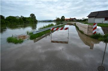 Rekordan vodostaj Mrežnice - Poplavljeno 20-ak kuća na dugoreškom području