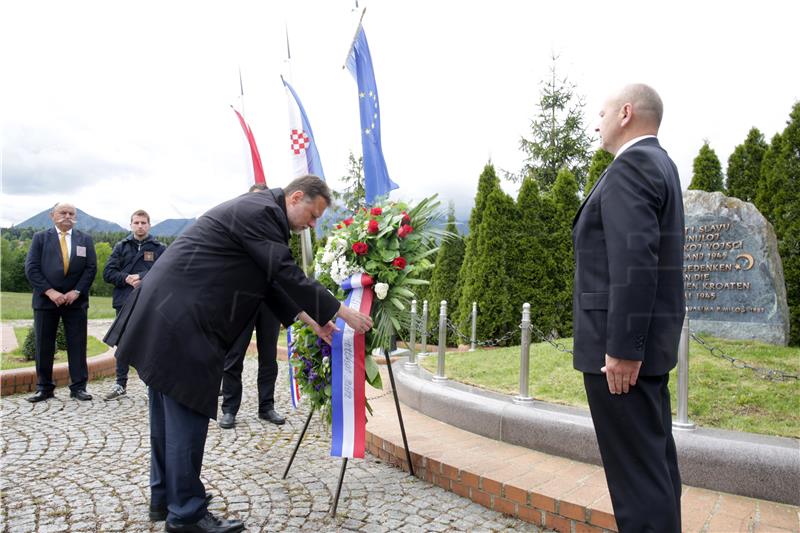 Parliament speaker lays wreath at monument in Bleiburg