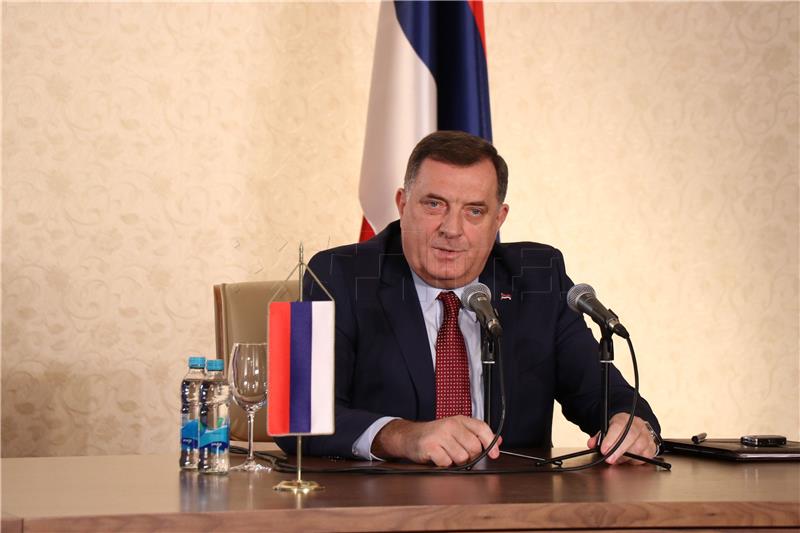 Dodik ne odustaje od odora vojske RS, ne boji se Inzkovih ovlasti 