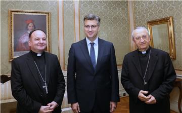 Plenković primio predsjednika Hrvatske biskupske konferencije Puljića i hvarskog biskupa Petra Palića