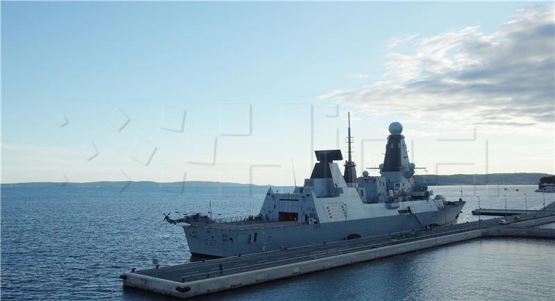  Britanski princ Edward obišao HMS Duncan