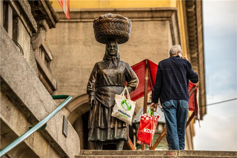 Greenpeace puts linen bags on monuments in protest against use of plastic bags