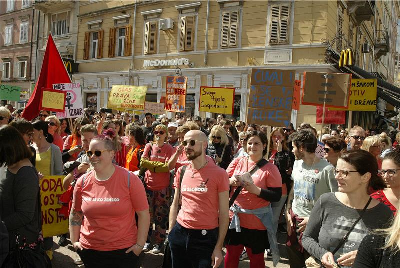 Više stotina građana u "Hodu za slobodu" u Rijeci