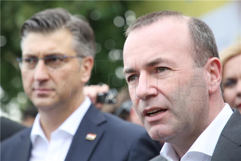 Predsjednik Vlade Andrej Plenković i vodeći kandidat EPP-a Manfred Weber na platou Gradec. 