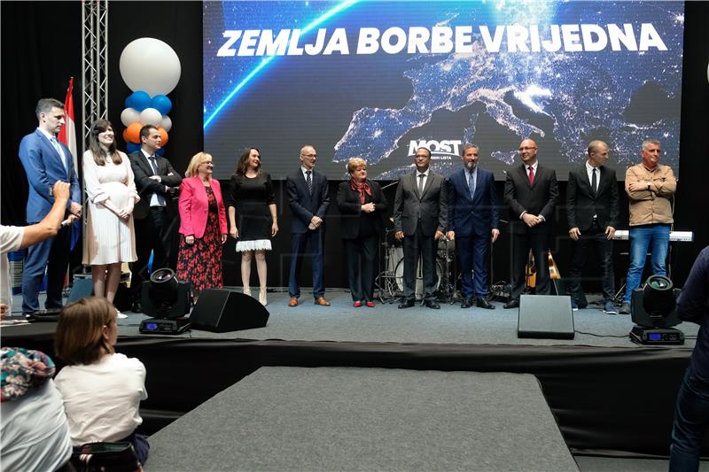 Završni predizborni skup Mosta nezavisnih lista "Zemlja borbe vrijedna"