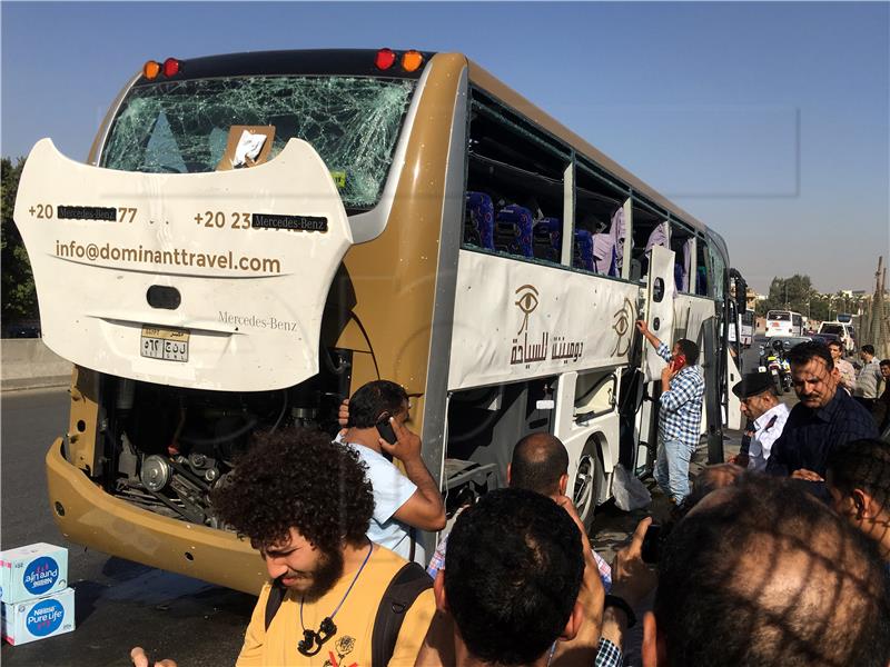 U bombaškom napadu na turistički autobus u Gizi 17 ozlijeđenih 