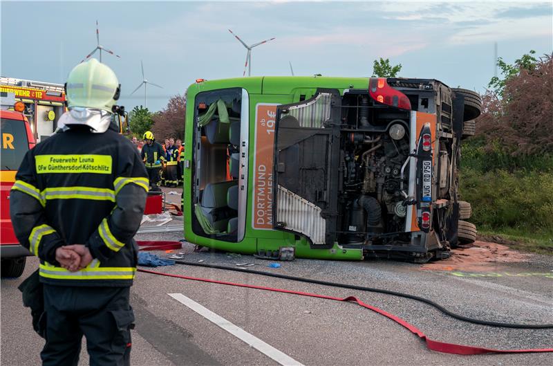 U autobusnoj nesreći u Njemačkoj jedna osoba poginula, 60 ozlijeđeno