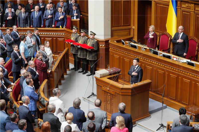 Zelenskij raspustio parlament i sazvao prijevremene izbore