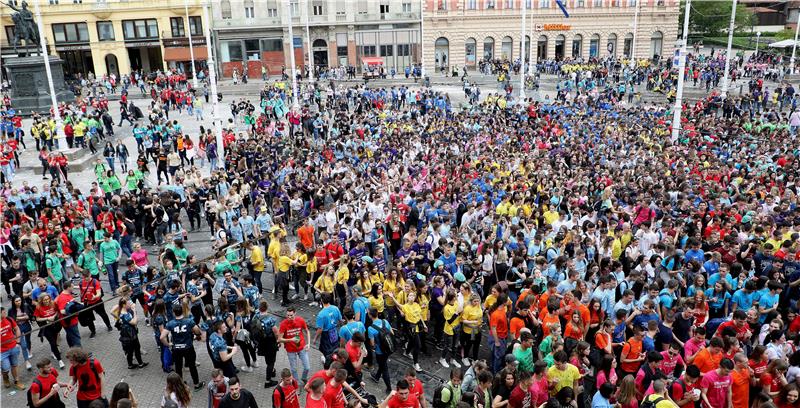 Zagrebačka norijada: Privedena dvojica maturanata, četvorici pružena liječnička pomoć 