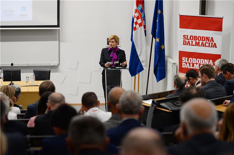 Grabar Kitarović prisustvovala konferenciji „Demografija kontinentalne Dalmacije kao preduvjet opstanka života“