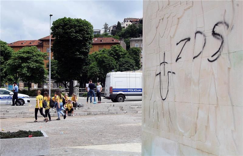 Policija provodi kriminalističko istraživanje o ustaškim uzvicima maturanata u Rijeci