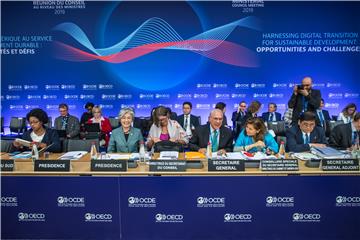 FRANCE OECD MINISTERIAL COUNCIL MEETING