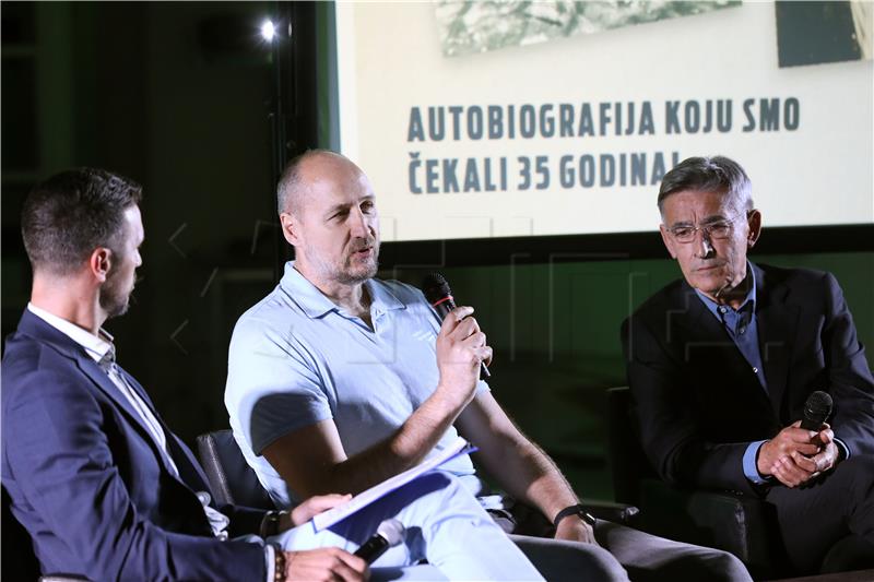 Promocija autobiografije Krešimira Ćosića "Igraj, vjeruj, živi!"