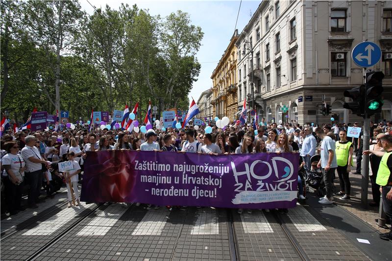 U Zagrebu krenula povorka "Hod za život"