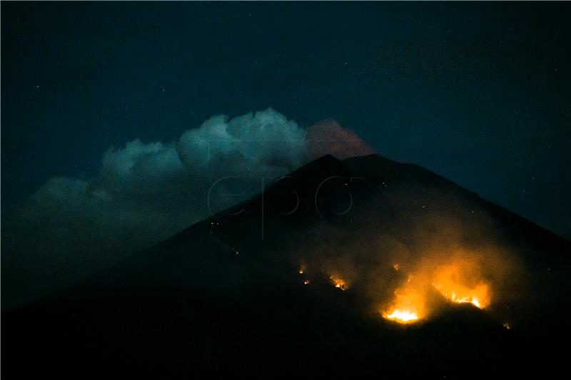 Bali: Erumpirao vulkan, otkazani mnogi letovi