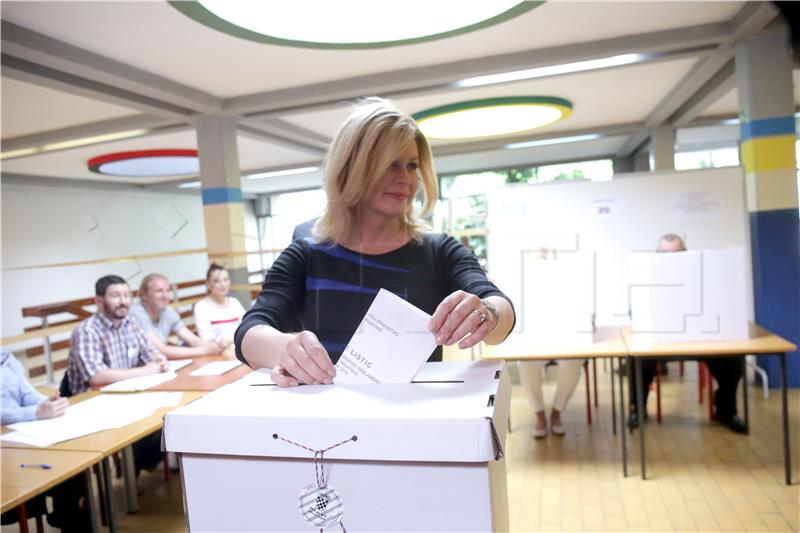 President casts her ballot in EP election, calls on citizens, notably young ones, to go to polls