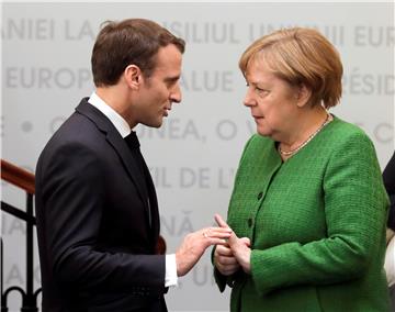 Merkel ustraje na "spitzenkandidatu", a Macron želi o tome razgovarati