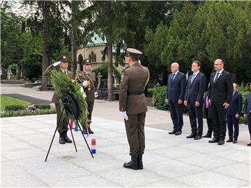  Predsjednik Hrvatskoga sabora s izaslanstvom položio vijence na Mirogoju  u povodu obilježavanja 30. svibnja - Dana Hrvatskoga sabora