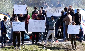 Migranti u BiH spavaju na otvorenom i umiru - Crveni križ