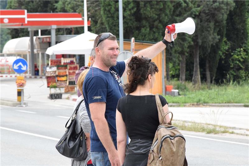 Na Jadranskoj magistrali kod Opuzena prosvjed GI "Sinovi i kćeri Neretve"