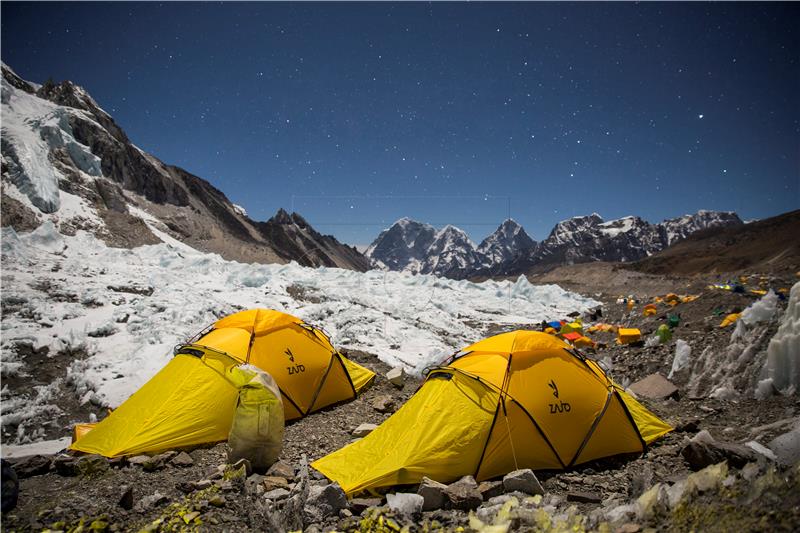 Spasioci u Indiji tragaju za alpinistima nestalim na himalajskom vrhu