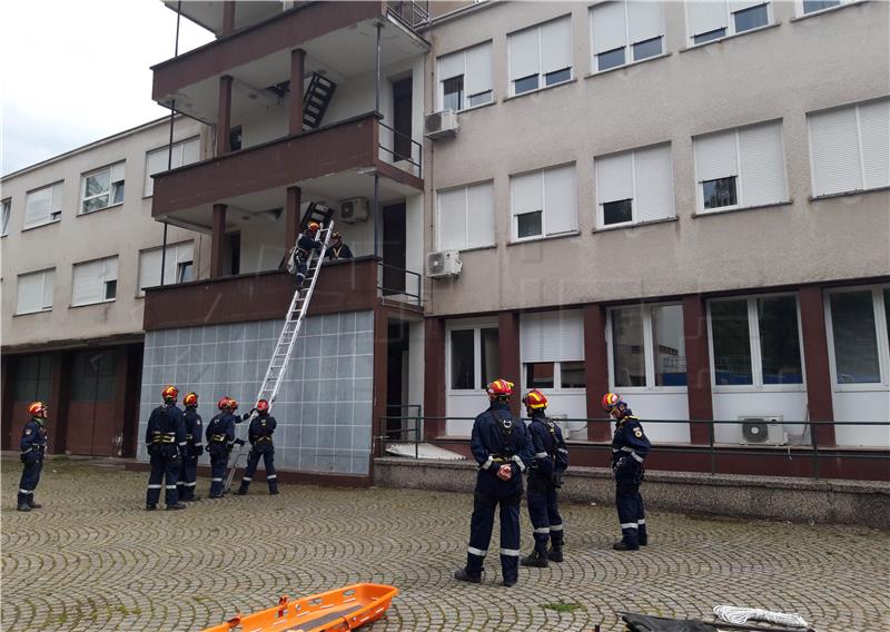 Timovi Civilne zaštite održali pokaznu vježbu spašavanja građana nakon potresa