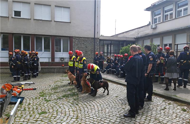 Timovi Civilne zaštite održali pokaznu vježbu spašavanja građana nakon potresa