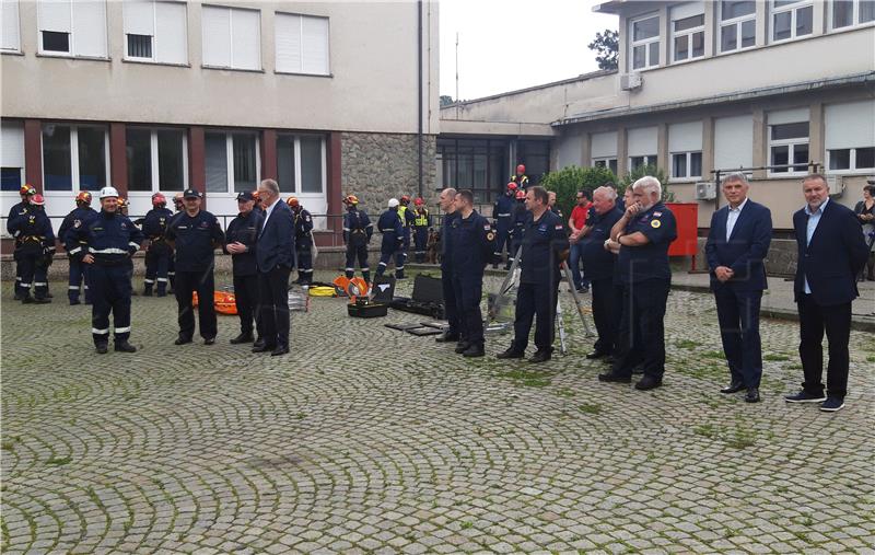 Timovi Civilne zaštite održali pokaznu vježbu spašavanja građana nakon potresa