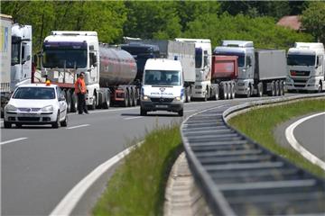 Na A3 poginuo vozač kamiona iz S. Makedonije, više osoba ozlijeđeno  