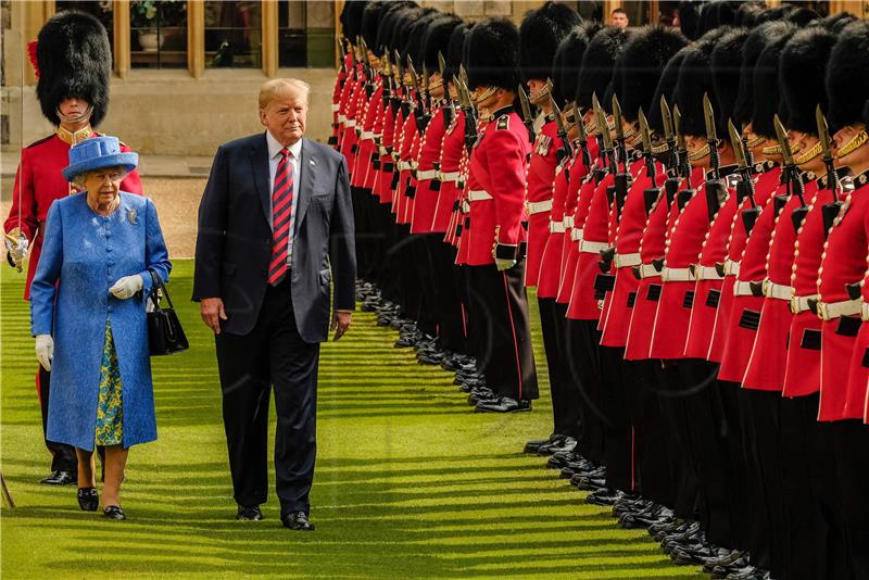 Trump započinje trodnevni posjet Velikoj Britaniji ručkom s kraljicom Elizabetom