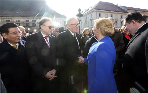 Grabar-Kitarović optužuje Mimicu da se otuđio od birača i Hrvatske