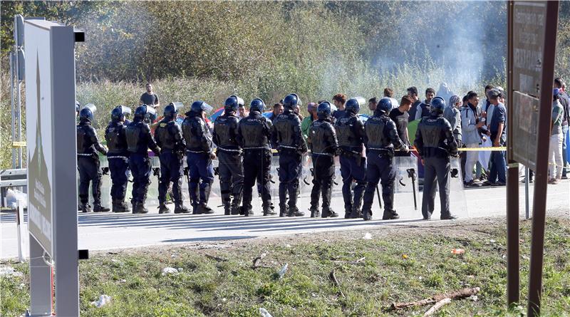 Bosnian border police lack 400 officers, fear consequences of Croatia joining Schengen