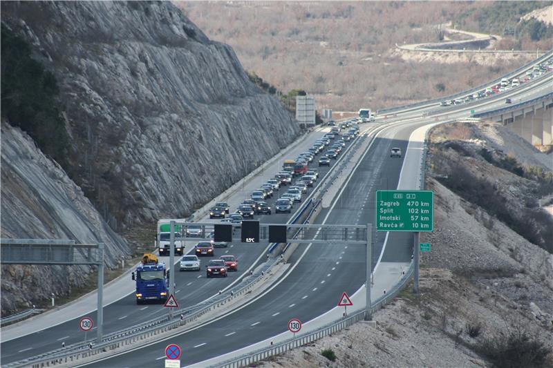 HAC očekuje pet posto jaču godinu, od subote skuplje cestarine