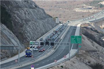 HAC očekuje pet posto jaču godinu, od subote skuplje cestarine