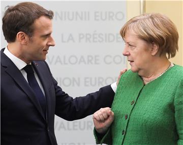 Macron želi vidjeti Merkel na čelu Europske komisije 