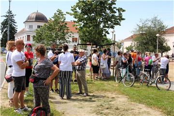 Virovitica: Dvjestotinjak građana na skupu u povodu smrti pročelnika