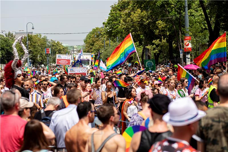 Stotine tisuća ljudi sudjelovalo u homoseksualnoj povorci u Beču