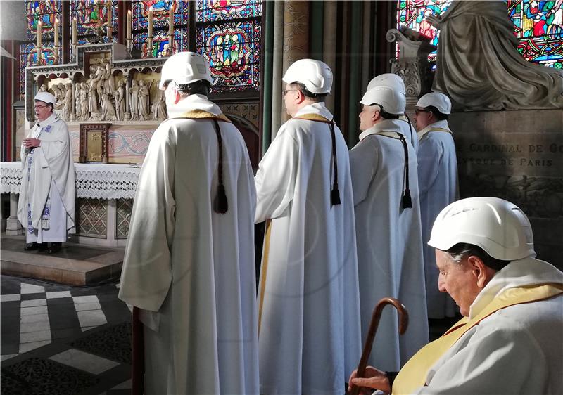 FRANCE MONUMENT NOTRE DAME MASS