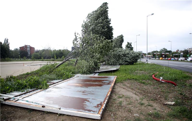 Dvije žene poginule u oluji koja je zadesila Francusku i Švicarsku 