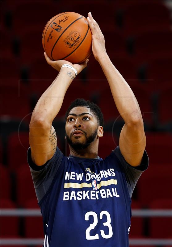 (FILE) CHINA NBA BASKETBALL DAVIS TRADE