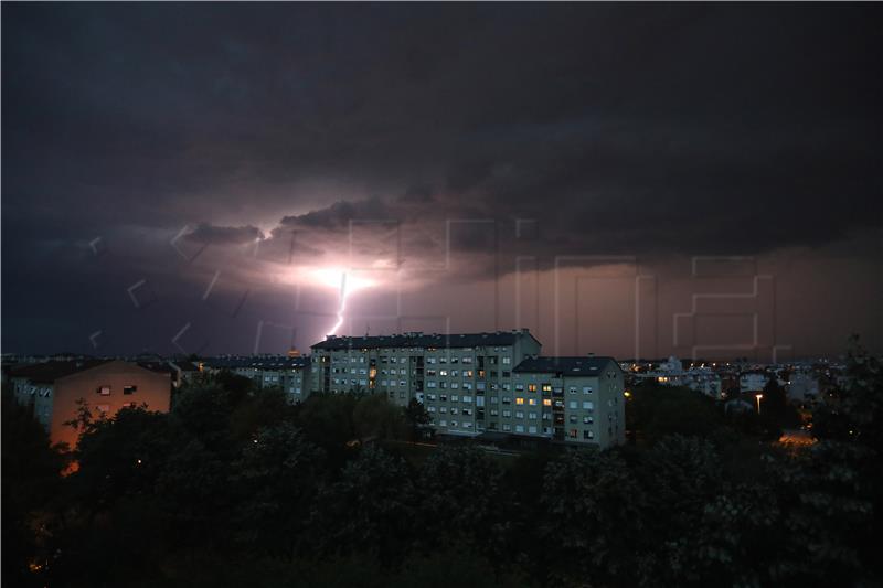 Grmljavinsko nevrijeme i tuča na području Novske