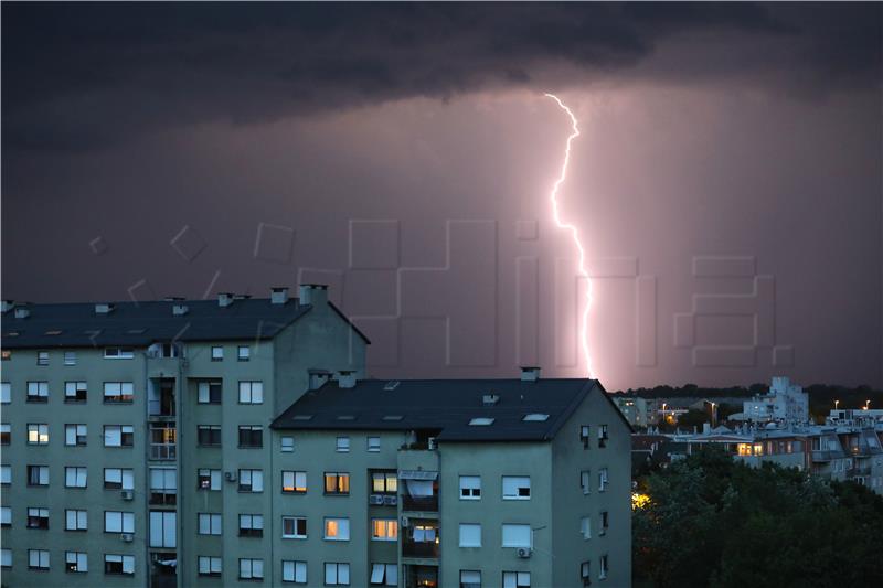 Grmljavinsko nevrijeme iznad Zagreba