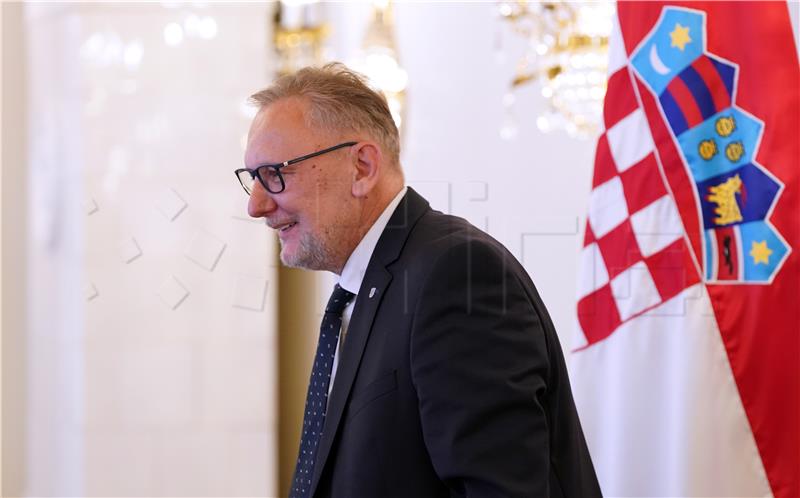 Bozinovic confident in Grabar-Kitarovic's victory of presidential election