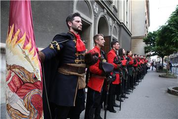 Kravat pukovnija je tradicionalno predvodila Tijelovsku procesiju u središtu Zagreba