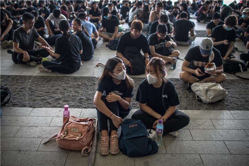 Hong Kong: Mladi prosvjednici ponovno okupirali zgrade vlade