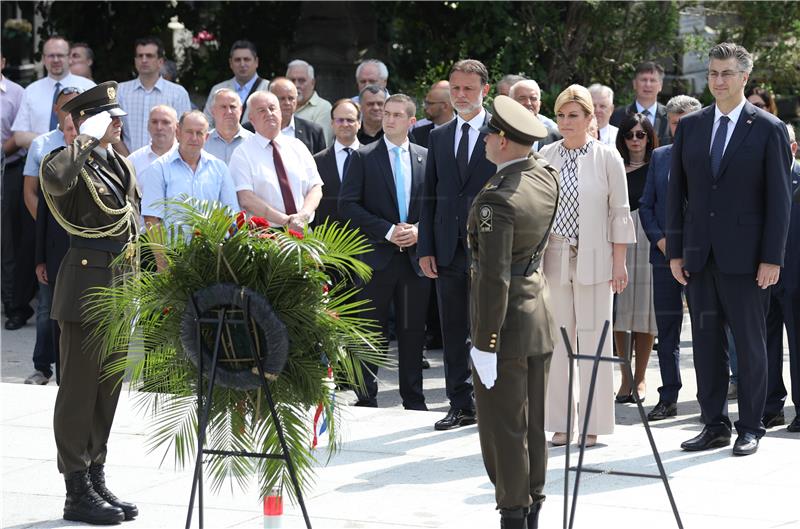 U povodu Dana državnosti državni vrh položio zajednički vijenac i zapalio svijeće na Mirogoju