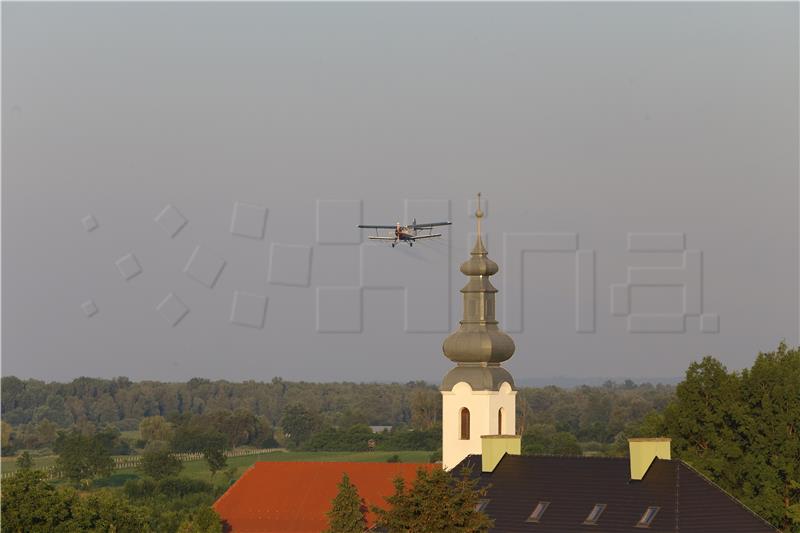 Osijek: Borba s komarcima počela zaprašivanjem iz zraka