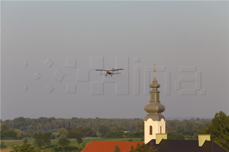 Osijek: Borba s komarcima počela zaprašivanjem iz zraka