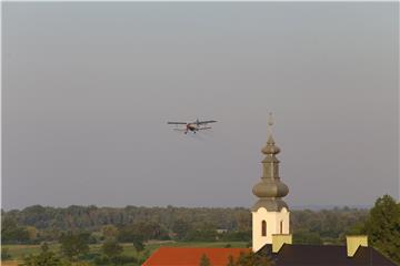 Osijek: Borba s komarcima počela zaprašivanjem iz zraka